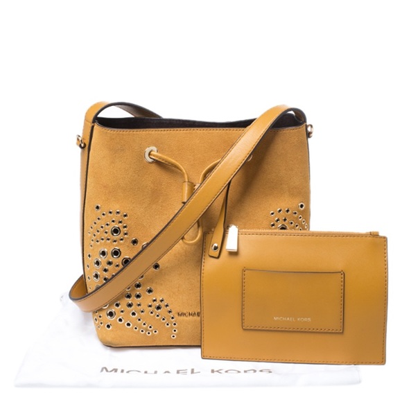 Michael Kors BRAND NEW Crossbody Bucket Bag MIC234204 - Picture 2 of 6